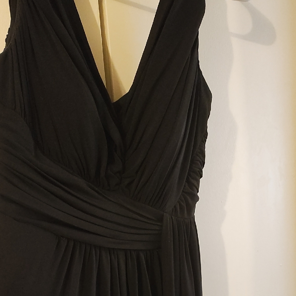 Elegant Black Evening Gown - Picture 3 of 9